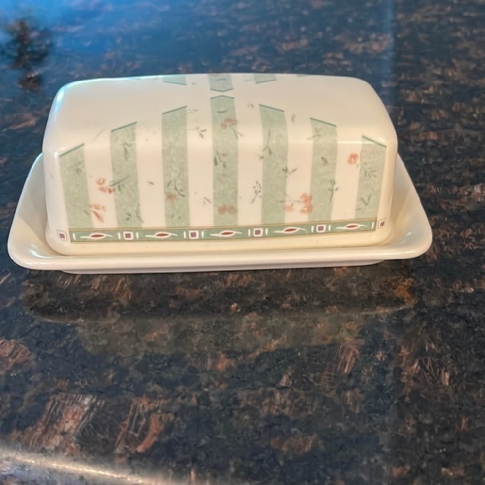 Pfaltzgraff naturewood butter dish